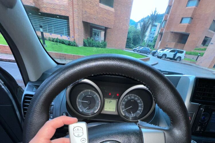 Cerrajería automotriz Llaves con chip Servicios de cerrajería de emergencia Reprogramación de llaves Cerraduras electrónicas para autos Llaves inteligentes para vehículos Reemplazo de llaves automotrices Apertura de coches sin llave